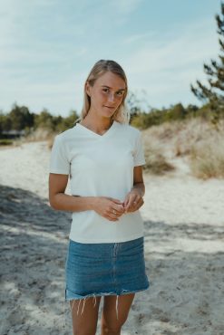 T-SHIRT I ØKOLOGISK BOMULD MED V-HALS - HVID