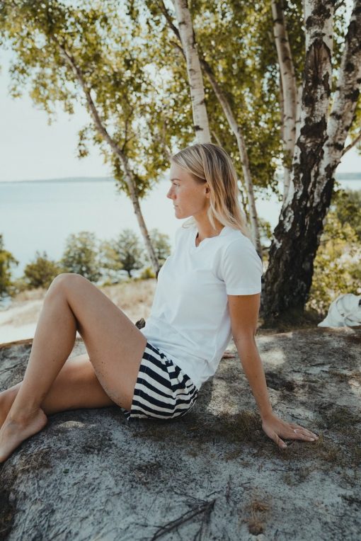 T-SHIRT I TENCEL™ MED V-HALS - HVID