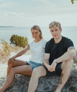 T-SHIRT I TENCEL™ MED LOGO - HVID