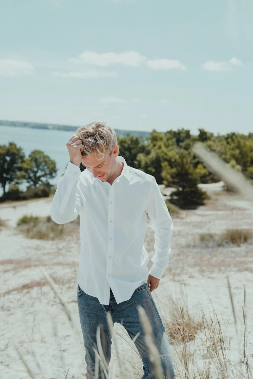 POPLIN SKJORTE I SLIM FIT - HVID