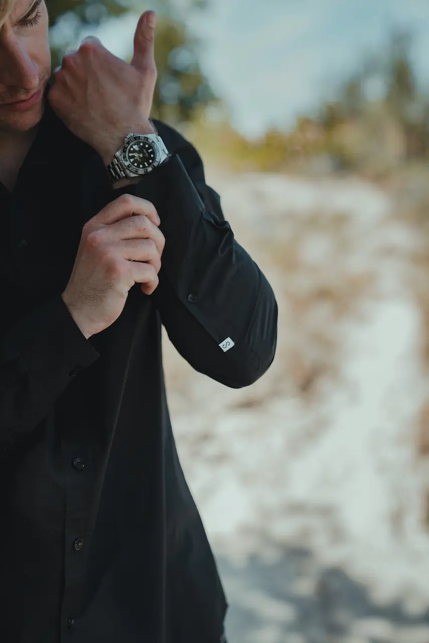 POPLIN SKJORTE I REGULAR FIT - SORT