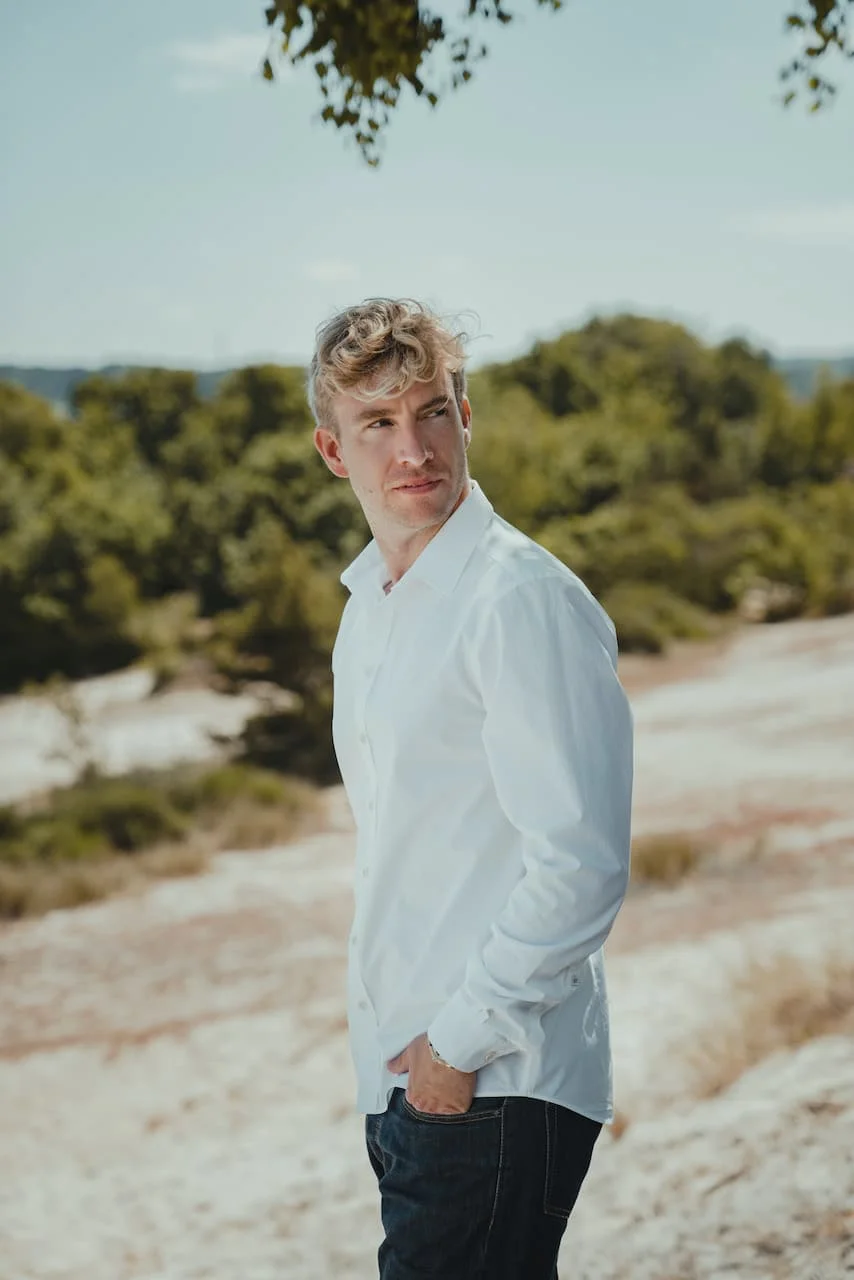 POPLIN SKJORTE I REGULAR FIT - HVID