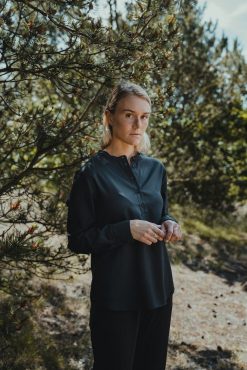 SKJORTE MED KINAKRAVE I TENCEL™ - SORT